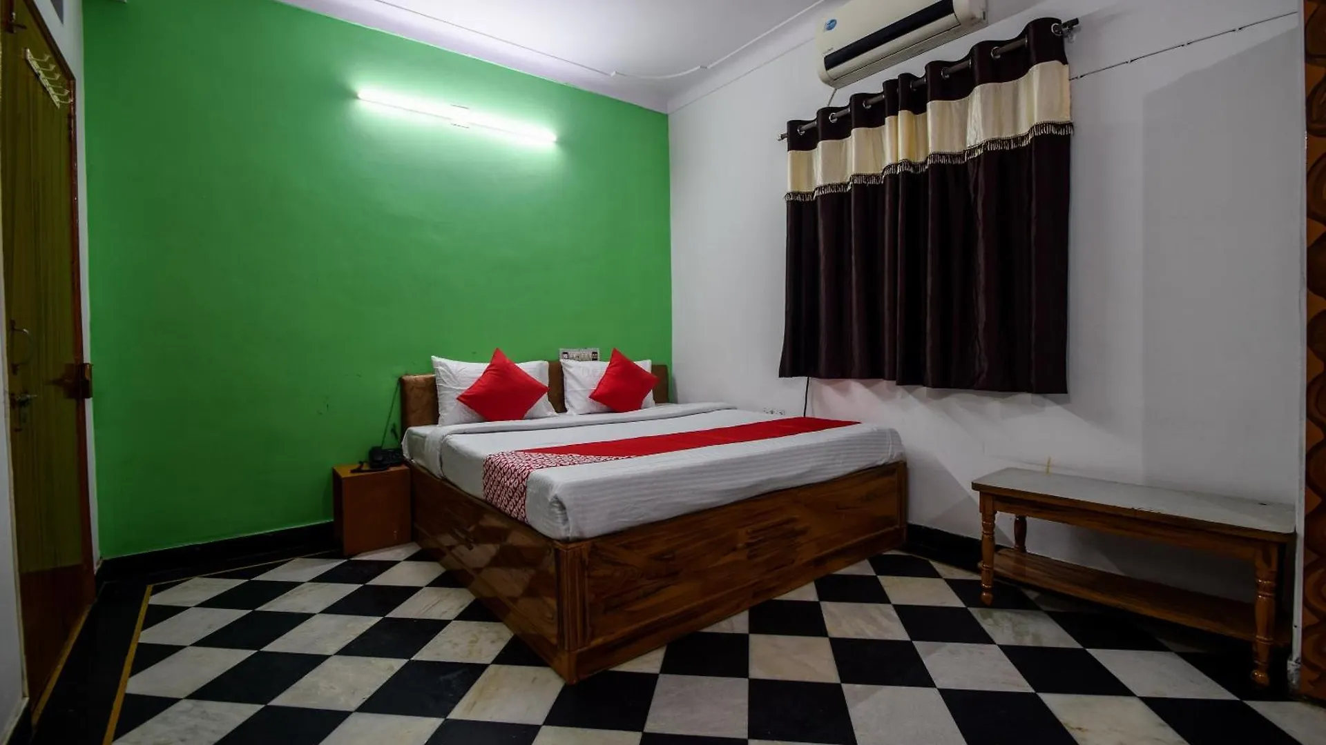 ***  Hotel O Vip Udaipur India